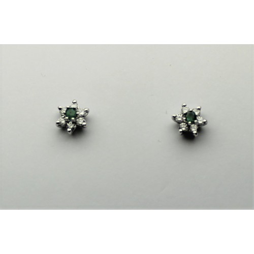 18krt witgouden entourage oorknoppen met smaragd en 0.26ct briljant geslepen diamant - 000038079